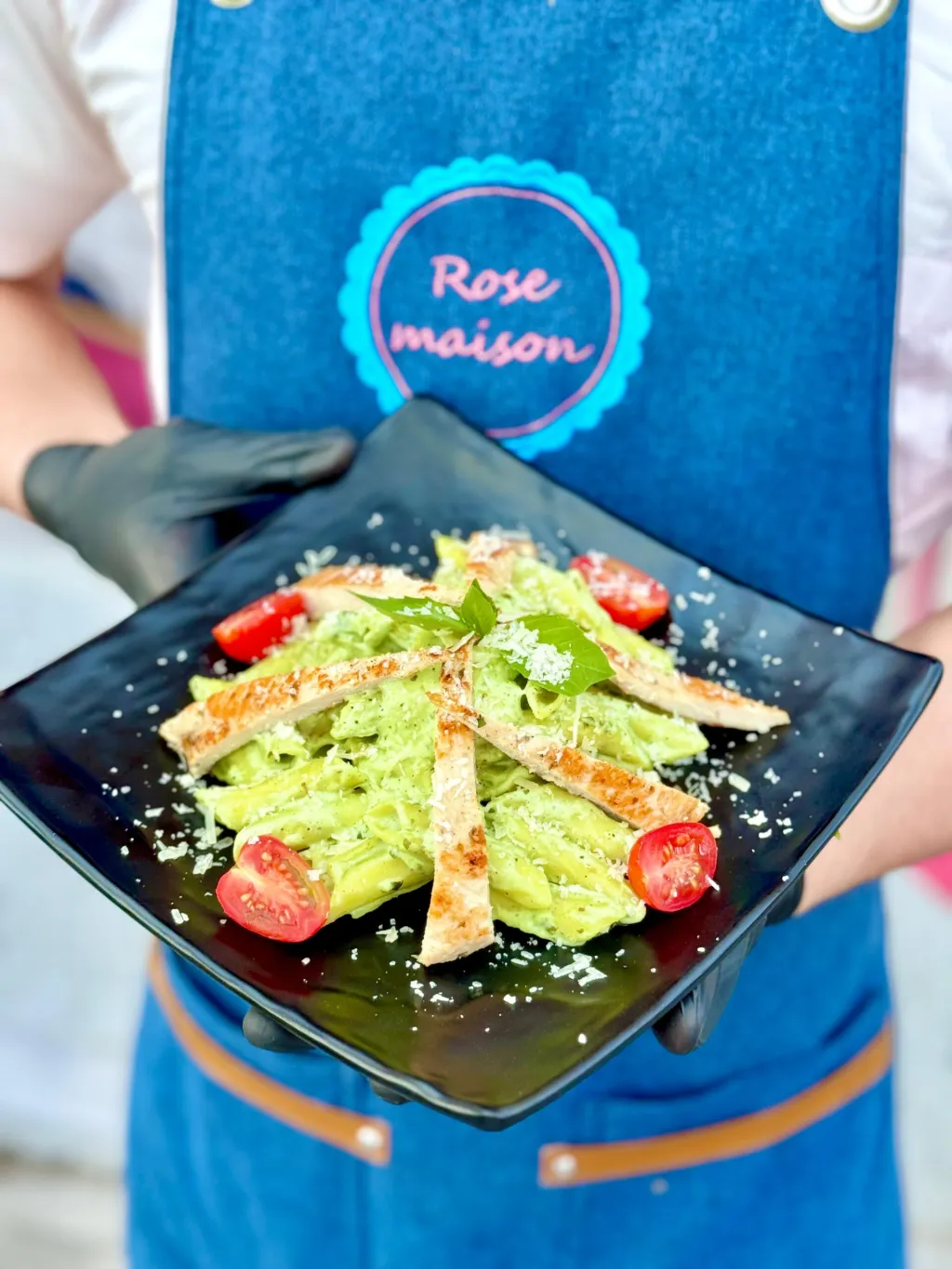 بيني ريجاتي دجاج بصلصة بيستو